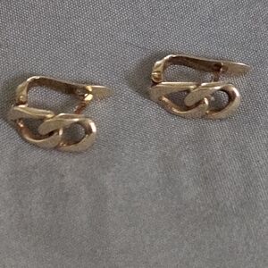 14kt Yellow Gold Curb Link Huggie Earrings